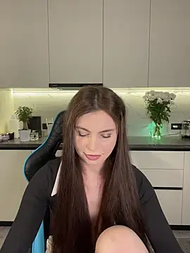 CurlyLara online show from December 3, 2025, 2:37 pm