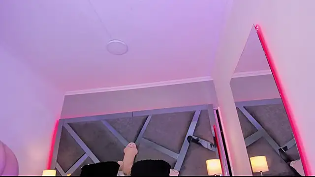 Snapshot of AmberiniHoffman chatting on February 20, 2025, 12:04 pm AmberiniHoffman online show from February 20, 2025, 12:04 pm