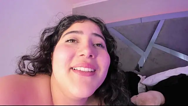 Snapshot of AmberiniHoffman chatting on February 20, 2025, 6:13 pm AmberiniHoffman online show from February 20, 2025, 6:13 pm