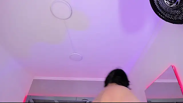 Snapshot of AmberiniHoffman chatting on February 21, 2025, 5:53 pm AmberiniHoffman online show from February 21, 2025, 5:53 pm