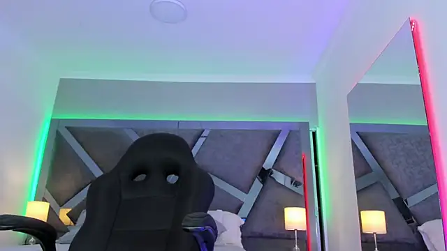 Snapshot of AmberiniHoffman chatting on March 7, 2025, 11:40 am AmberiniHoffman online show from March 7, 2025, 11:40 am