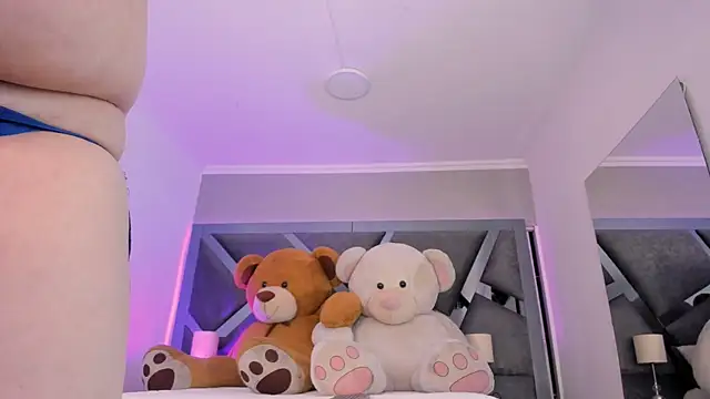 Snapshot of AmberiniHoffman chatting on September 28, 2025, 11:59 am AmberiniHoffman online show from September 28, 2025, 11:59 am