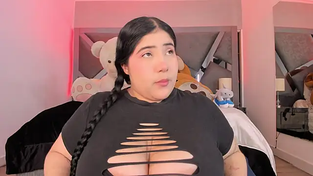 Snapshot of AmberiniHoffman chatting on October 12, 2025, 11:53 am AmberiniHoffman online show from October 12, 2025, 11:53 am