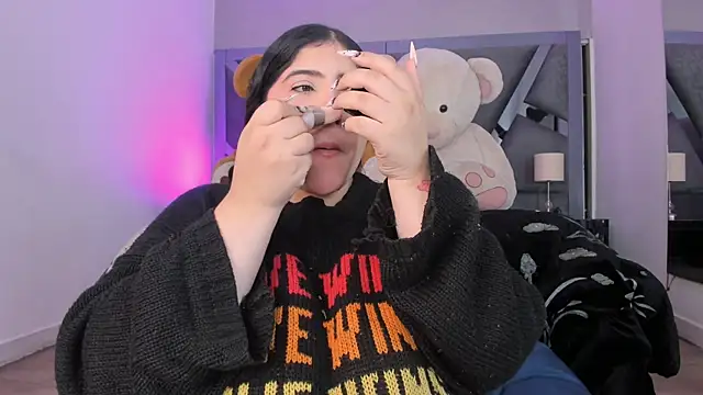 Snapshot of AmberiniHoffman chatting on October 17, 2025, 12:19 pm AmberiniHoffman online show from October 17, 2025, 12:19 pm