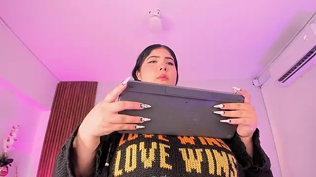 Snapshot of AmberiniHoffman chatting on October 19, 2025, 12:28 pm AmberiniHoffman online show from October 19, 2025, 12:28 pm