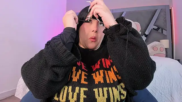 Snapshot of AmberiniHoffman chatting on October 27, 2025, 12:09 pm AmberiniHoffman online show from October 27, 2025, 12:09 pm