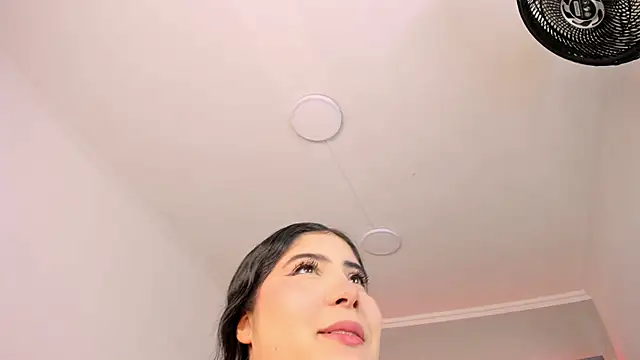 Snapshot of AmberiniHoffman chatting on November 5, 2025, 12:05 pm AmberiniHoffman online show from November 5, 2025, 12:05 pm