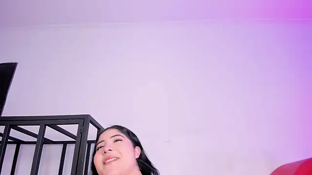 Snapshot of AmberiniHoffman chatting on November 25, 2025, 11:43 am AmberiniHoffman online show from November 25, 2025, 11:43 am