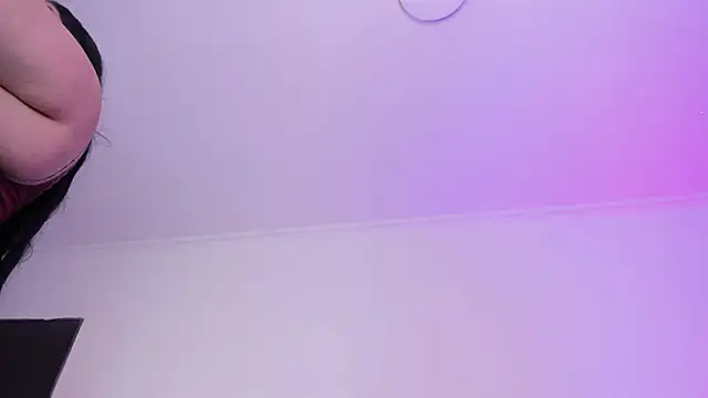 Snapshot of AmberiniHoffman chatting on November 28, 2025, 11:46 am AmberiniHoffman online show from November 28, 2025, 11:46 am