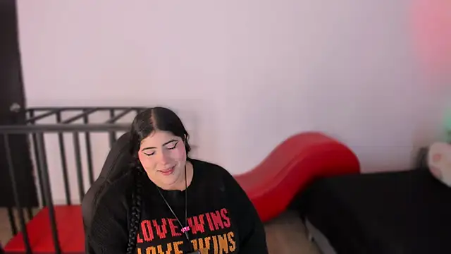 Snapshot of AmberiniHoffman chatting on December 18, 2025, 11:16 am AmberiniHoffman online show from December 18, 2025, 11:16 am