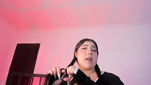 Snapshot of AmberiniHoffman chatting on January 19, 2026, 11:47 am AmberiniHoffman online show from January 19, 2026, 11:47 am