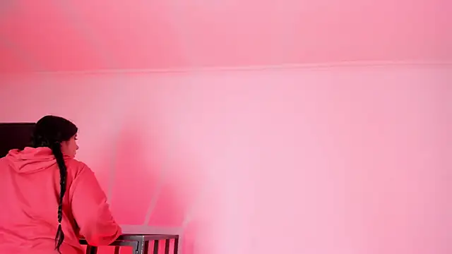 Snapshot of AmberiniHoffman chatting on February 4, 2026, 12:00 pm AmberiniHoffman online show from February 4, 2026, 12:00 pm