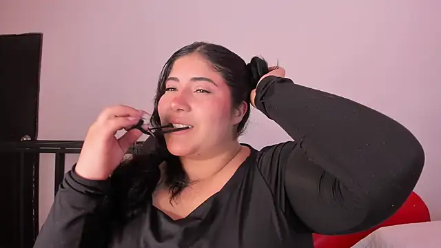 Snapshot of AmberiniHoffman chatting on February 12, 2026, 12:00 pm AmberiniHoffman online show from February 12, 2026, 12:00 pm