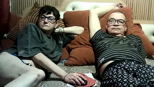 Snapshot of AlanaLaDream chatting on October 4, 2025, 5:55 pm AlanaLaDream online show from October 4, 2025, 5:55 pm