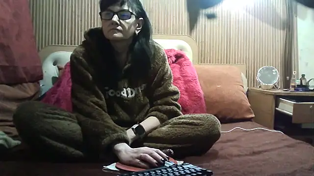 Snapshot of AlanaLaDream chatting on February 9, 2026, 2:32 pm AlanaLaDream online show from February 9, 2026, 2:32 pm