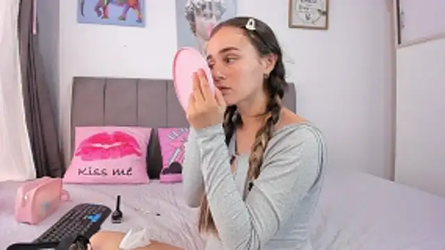 naughtyloverss online show from December 17, 2025, 3:51 pm