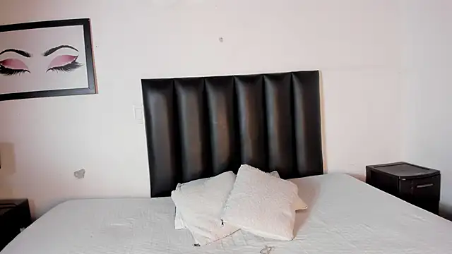 Khenta Michells online show from November 30, 2025, 11:25 am