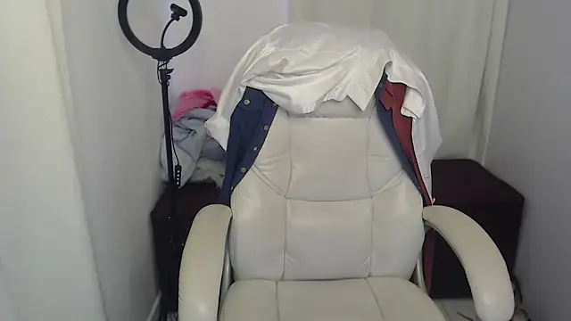 Abby Halliwey online show from December 21, 2024, 5:51 pm