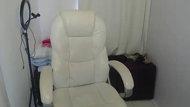 Abby Halliwey online show from January 3, 2025, 3:44 pm