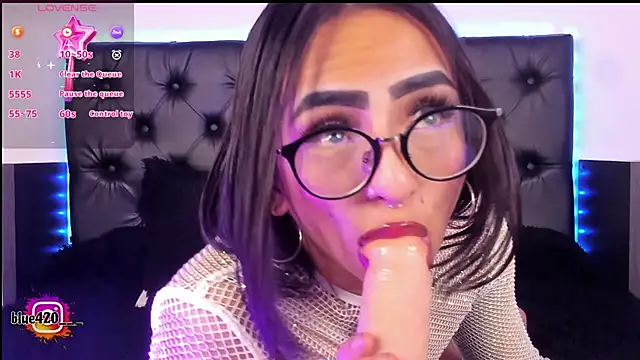 Snapshot of Skyler__blue4 chatting on February 6, 2025, 10:37 am Skyler blue4 online show from February 6, 2025, 10:37 am