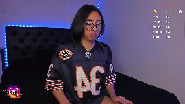 Snapshot of Skyler__blue4 chatting on February 24, 2025, 12:20 am Skyler blue4 online show from February 24, 2025, 12:20 am