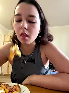 Snapshot of PoppyRobinson chatting on December 8, 2024, 11:24 am PoppyRobinson online show from December 8, 2024, 11:24 am