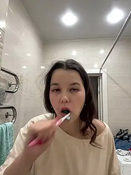 Snapshot of PoppyRobinson chatting on December 21, 2024, 8:28 am PoppyRobinson online show from December 21, 2024, 8:28 am