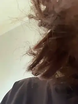 Snapshot of PoppyRobinson chatting on January 16, 2025, 8:11 am PoppyRobinson online show from January 16, 2025, 8:11 am