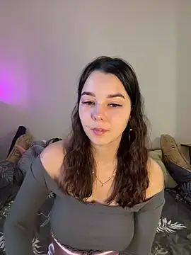 Snapshot of PoppyRobinson chatting on January 17, 2025, 8:13 am PoppyRobinson online show from January 17, 2025, 8:13 am