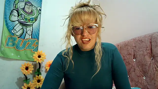 taylor198115 online show from December 25, 2024, 12:15 pm