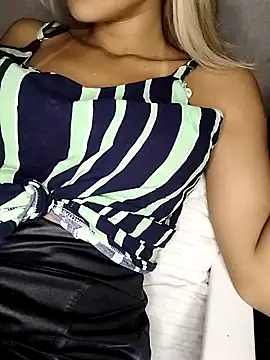 fofinhaa12 online show from March 22, 2025, 10:37 pm