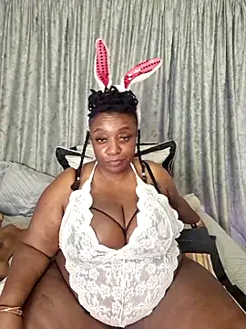 Snapshot of ThickianaRider chatting on April 4, 2026, 9:40 am ThickianaRider online show from April 4, 2026, 9:40 am