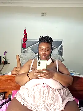 Snapshot of ThickianaRider chatting on May 19, 2026, 3:13 am ThickianaRider online show from May 19, 2026, 3:13 am