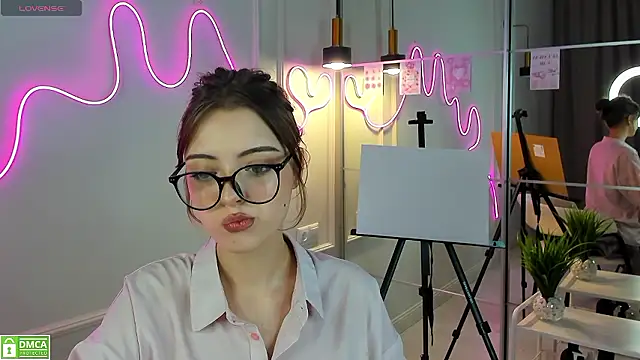 ellyford online show from December 3, 2024, 1:21 pm