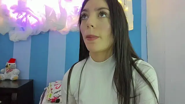 Snapshot of britny_clouds chatting on December 8, 2024, 6:39 pm britny clouds online show from December 8, 2024, 6:39 pm