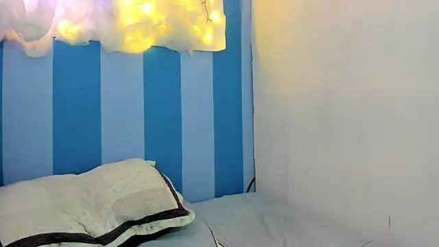 Snapshot of britny_clouds chatting on December 20, 2024, 5:29 pm britny clouds online show from December 20, 2024, 5:29 pm