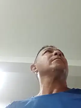 Snapshot of luchoarr chatting on December 3, 2025, 12:51 am luchoarr online show from December 3, 2025, 12:51 am