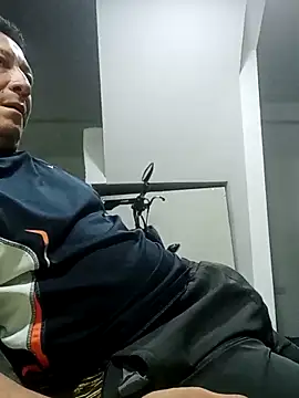 Snapshot of luchoarr chatting on February 25, 2026, 11:47 pm luchoarr online show from February 25, 2026, 11:47 pm