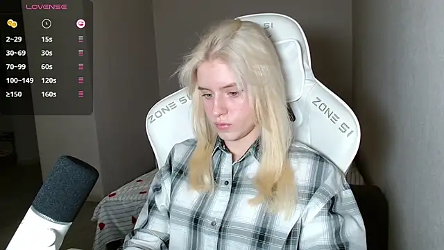 LizaKisses online show from September 18, 2025, 12:29 pm