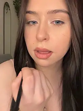  SweetCandyy online show from November 14, 2025, 7:45 pm