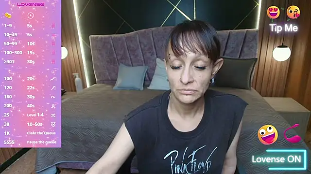 NatashaMason  online show from May 5, 2026, 7:33 pm