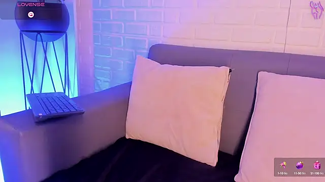 karina gomez 18 online show from February 11, 2025, 9:31 am