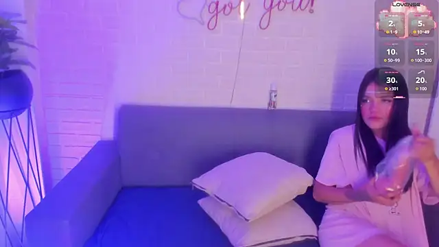 karina gomez 18 online show from September 11, 2025, 11:21 am