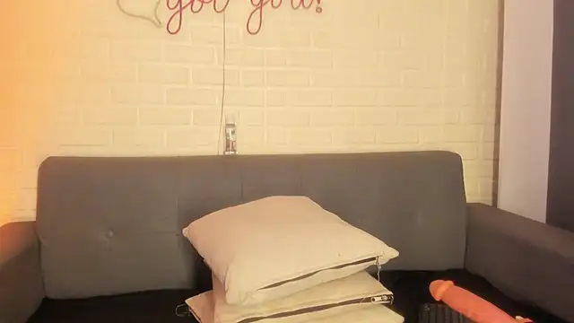 karina gomez 18 online show from September 19, 2025, 11:22 am