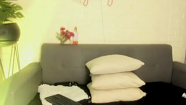 karina gomez 18 online show from October 6, 2025, 11:29 am