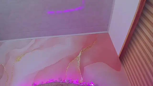 Snapshot of Bella__sweet chatting on December 2, 2025, 10:31 am Bella sweet online show from December 2, 2025, 10:31 am