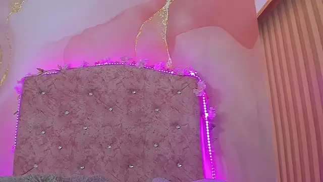 Snapshot of Bella__sweet chatting on December 19, 2025, 10:44 am Bella sweet online show from December 19, 2025, 10:44 am