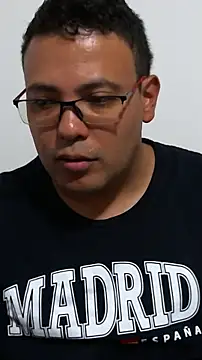 Mikee-Leee online show from October 25, 2025, 6:57 pm