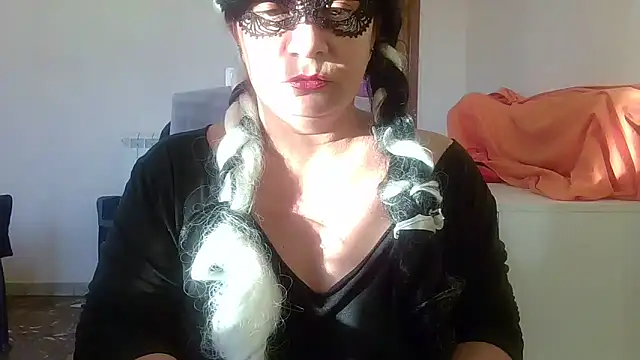 Ninalapiccolina online show from December 17, 2025, 3:07 pm