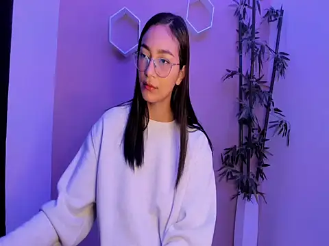 ASIAM BRUNET online show from February 11, 2026, 11:26 am